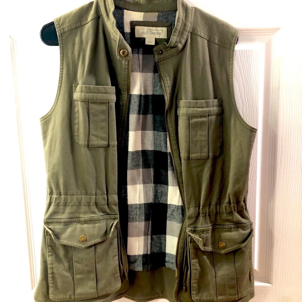 Women’s hunter green vest